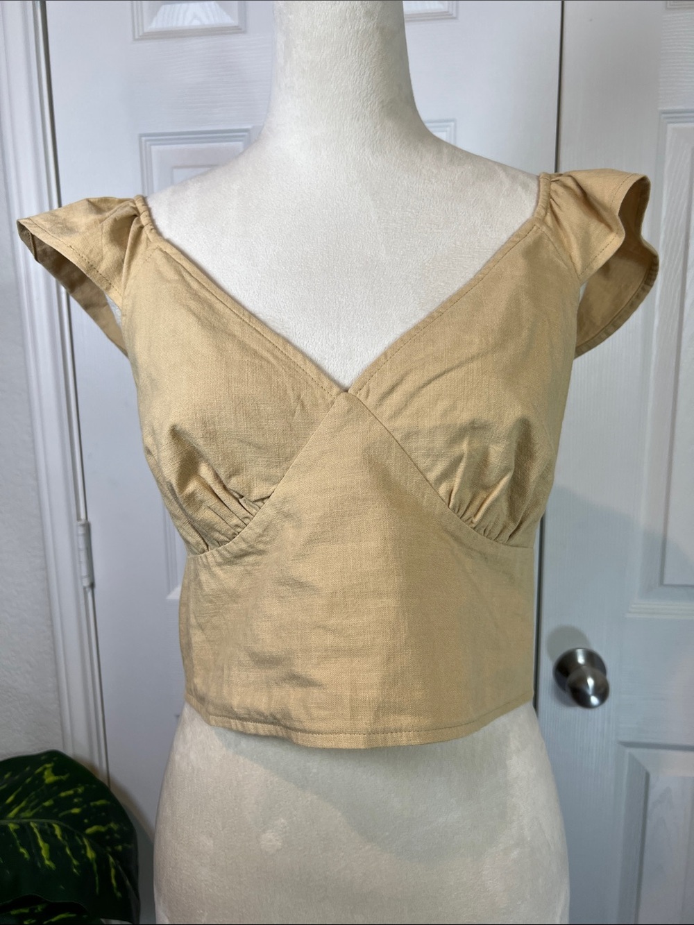 A New Day - Women’s Tan V-Neck Cropped Top Size L